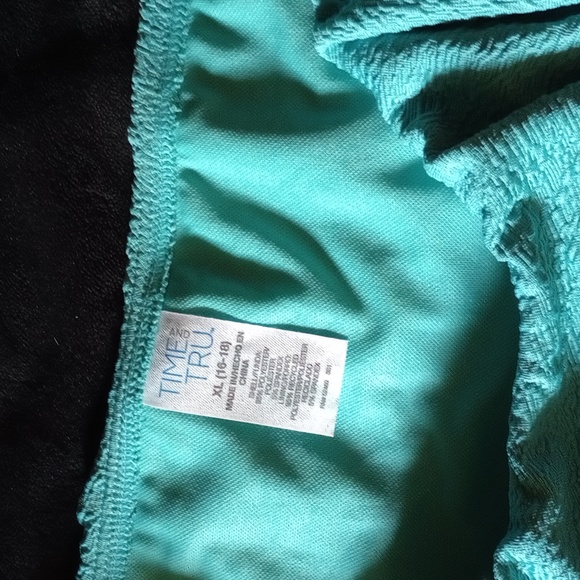 Time and Tru popcorn textured ruffle high waisted bikini bottoms - Picture 4 of 4